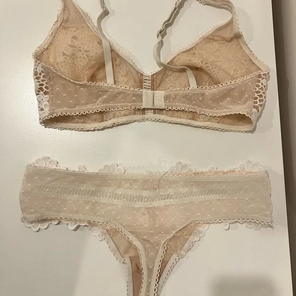 Victoria's Secret Floral Lace Bra and Panty Set - Cream - Picture 2 of 3